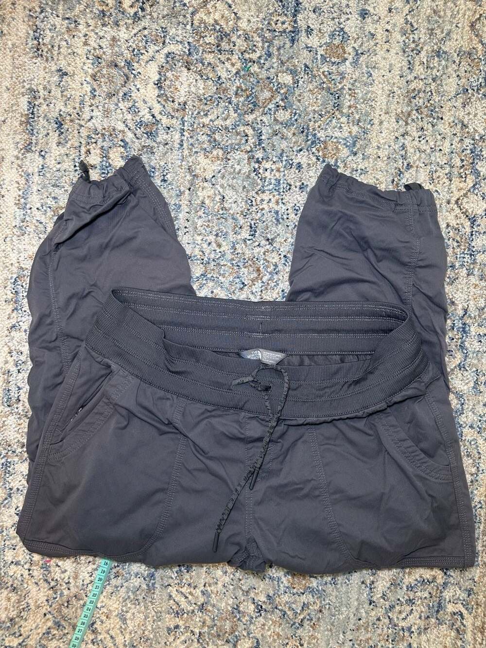 The North Face Cinch Pants Size L Gray Active Hiking Outdoor Capris
